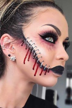 Fete Emo, Beautiful Halloween Makeup, Makeup Zombie, Halloween Make-up Looks, Halloweenský Makeup, Cute Halloween Makeup, Halloween Makeup Ideas