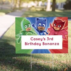 a birthday sign with the name casey's 3rd and two cartoon characters on it