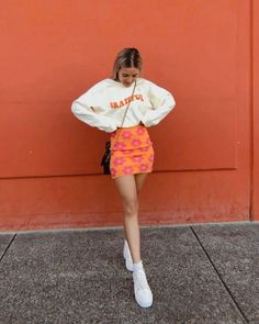 Retro Female Outfits, Groovy Beach Outfits, Bright Colour Clothes Aesthetic, Color Pop Fashion, Codage Core Aesthetic Outfits, Groovy Aesthetic Clothes, Groovy Glam Outfit, Groovy Concert Outfit