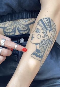 Lady Head Tattoo, Patchwork Tattoos, Traditional Tattoo Designs, Chic Tattoo, Tattoo People, Petite Tattoos, Moth Tattoo, Traditional Tattoo Art, Different Tattoos