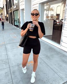 Athleisure Outfits Summer, Bondi Sands, Biker Shorts Outfit, Athleisure Trend, Inspo Instagram, Shorts Outfit, Chill Outfits, Cooler Look, Looks Black