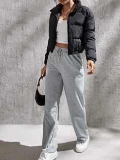 Grey Tracksuit Pants Outfit, Gray Jogger Outfits Women, Gray Sweatpants Women, Charcoal Joggers Outfit, Grey Joggers Outfit Women Street Styles, Grey Sweatpants Women Outfit, Grey Straight Leg Sweatpants Outfit, Jogger Gris Outfit, Jogging Bottoms Outfit