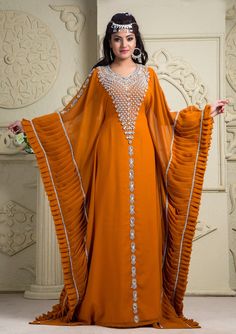 Types Of Women Dresses, Ramadan Abaya, Dubai Party, Party Wear Long Gowns, Arabic Kaftan, Festival Mode, Arabian Dress, Arabic Dress, Moroccan Kaftan