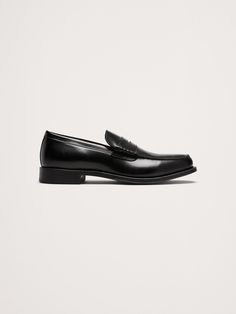 A time-honored classic, this classic loafer comes to life, ready for all seasons with a luxurious leather construction in rich tones.  Leather uppers.  Slip-on styling.  Leather soles.  Made in Portugal.  Whole and half sizes. Black Loafers Men, Black Loafers, Penny Loafer, Penny Loafers, Printed Leather, Map Print, Loafers Men, All Seasons, Penny