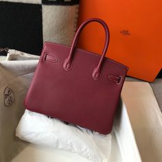 Size: (25cm) OR (30cm) OR (35cm) It comes with Dust box, Care manual, Tag and Paper bag. Gold Tote Bag, Burgundy And Gold, New Arrival, Evening Bags, Mini Bag, Fashion Statement, Luxury Bags, Fashion Bags, Paper Bag