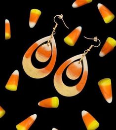 Handmade resin geometric dangle earrings colored to look like candy corn. They are colored white, orange, and yellow. Each pair of earrings are handmade, so no two will look identical. Color may vary slightly from photographs. ALL PAIRS OF EARRINGS ARE MADE TO ORDER. PLEASE ALLOW FOR 5-7 DAY PROCESSING FOR EARRINGS TO BE MADE Corn Earrings, Candy Corn Earrings, Classic Candy, Halloween Candy Corn, Handmade Clay Jewelry, Halloween Charms, Recycled Jewelry, Diy Candy, Diy Cricut