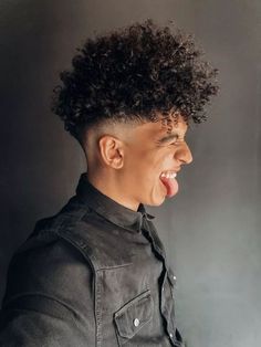 Mixed Hair Care, Taper Fade Curly Hair, Curly Hair Fade, Mens Haircuts Short Hair, Jesse Rutherford, Mens Hairstyle, Hairstyle Fashion, Mens Haircut, Mixed Hair