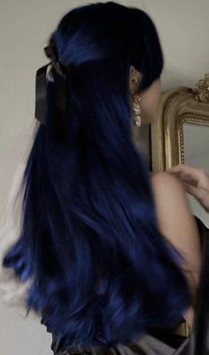 Dark Blue Hair, Cute Hair Colors, Hair Streaks, Dyed Hair Inspiration, Pretty Hair Color, Hair Stylies, Dye My Hair, Hair Dye Colors, Hair Inspiration Color