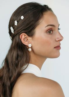 The Mina Earrings pair two of our favorite things: flowers and glowing pearls to create a style that is incredibly versatile. A single pearl falls from a central mother of pearl flower, adding a subtle length and sense of movement. These luminous earrings make styling effortless, no matter the occasion. Discover more of our earring silhouettes. Luxury Hair Accessories, Jennifer Behr, Bobby Pin, Luxury Hair, Pearl Flower, Fine Jewelry Gift, Crystal Pearls, Baroque Pearls, Post Earrings