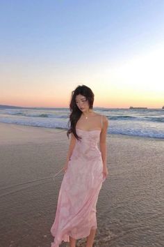 Pretty Long Summer Dresses, Summer Floral Dress Outfit, Prom Dresses Aesthetic Pink, Beach Dress Pink, Pretty Dress Pictures, Outfit Ideas For My Birthday, Summer Maxi Dress Aesthetic, Summer Long Dresses Beach, House Of Cb Seren Dress Pink