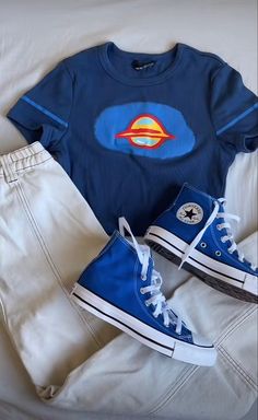 Casual Streetwear Women Summer, Y2k Style Summer T-shirt, Cute Y2k Outfits Shirts & Tops, Blue Y2k Short Sleeve Top, Fitted Grunge Blue Top, Blue Converse Outfit, Sufer Girl Aesthetic Outfits, Downtown Outfits, Outfits With Converse