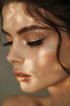 Acotar Makeup Look, Bonfire Night Makeup, Spring Goddess Makeup, Feyre Makeup, Goddess Makeup Ideas, Fae Aesthetic Makeup Looks, Night Court Makeup, Fantasy Wedding Makeup, Fantasy Makeup Easy