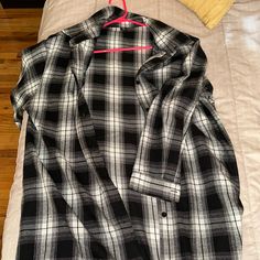 Never Worn Gray Long Sleeve Flannel Shirt For Fall, Gray Button-up Flannel Shirt For Fall, Casual Black Flannel Outerwear, Oversized Black Flannel Shirt For Fall, Oversized Black Flannel Top, Trendy Black Flannel Top, Casual Black Flannel Shirt For Fall, Black Flannel Top For Fall, Black Relaxed Fit Flannel Top