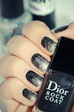 Black glitter ombre nails Silver Ombre Nails, Black To Silver Ombre, Nails Metallic, Metallic Nails Design, Sky Nails, Silver Ombre, Ombre Nails Glitter, Super Nails, Metallic Nails