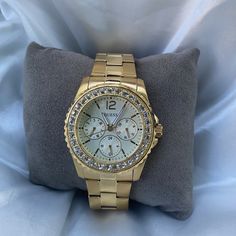 New With Tag Pls Note Watch Come In A Original Guess Bag Gold Tone + Smooth Crystal Case White Dial Gold Steel Bracelet 164ft / 165ft Water Resistant Model Number U12005l1 Item Shape Round Dial Material Type Mineral Crystal Screen Type Analogical Brooch Folding Clasp With Safety. Case Diameter 36 Millimeters Band Material Stainless Steel Band Width 18 Millimeters Band Color Golden Dial Color White Calendar Day-Date Special Features Chronograph Movement Quartz Golden Watch Women, Heart Shaped Watch, Guess Women Watches, Gold And Silver Watch, Golden Watch, Guess Bag, Gold Watches Women, Crystal Watches, Cuff Watch