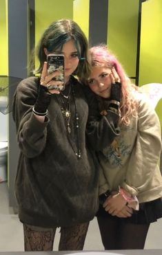 Questioning Reality, Chicas Punk Rock, Masc Lesbian, Grunge Outfits, Fitness Inspo, Couple Goals