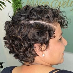 Curly Pixie Haircut, Short Curly Crochet Hair, Short Curly Hairstyles, Brown Curly Hair, Hair Adviser, Wavy Haircuts, Short Curly Haircuts