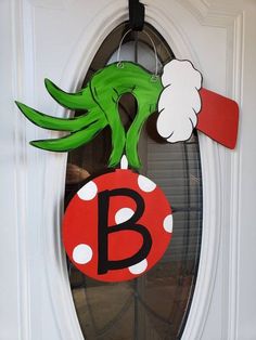 a door hanger with the letter b on it's side and dr seusselu