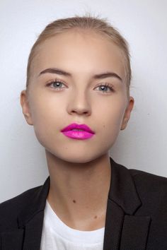 Pink Lips Magenta Lipstick, Makeup Runway, Pretty Lipstick, Makeup Canvas, Fall Makeup Trend, Bright Lipstick