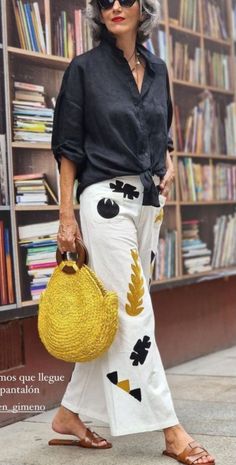 Carmen Gimeno Style, Carmen Ejogo, Carmen Gimeno, Asia Cruise, Son Clothes, Funky Outfits, Classic Outfits, Smock Dress, Mom Style