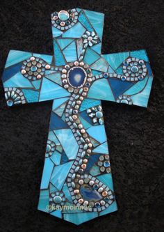 Mixed medium mosaic turquoise cross www.facebook.com/tinypiecesmakeart Family Tree Quilt, Table Mosaic, Mosaic Rocks, Mixed Media Mosaic, Cross Love, Cross Wallpaper