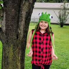 Blending in to stand out.  This chameleon hat will bring out your inner reptile.   This item is handmade with love in a smoke free home.  All items are custom made to order so please allow 7-10 days for completion and shipment.   Thank you so supporting my shop. Green Novelty Hat As A Gift, Green Novelty Hat As Gift, Green Novelty Hat For Gift, Fun Green Hat For Gift, Adjustable Green Themed Hat, Adjustable Themed Green Hat, Green Birthday, Hat Beanie, Skull Cap Beanie