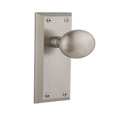 an image of a door handle with a ball on the front and bottom part of it