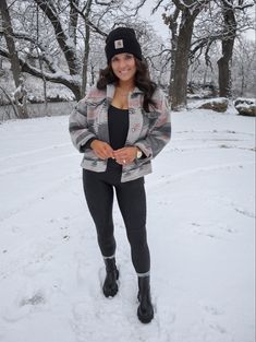 Casual Beanie Outfit Winter, Aztec Shacket Outfit, Beanie Outfit Winter, Winter Outfit Snow, Aztec Shacket, Outfit Ideas Comfy, Snow Day Outfit, Shacket Outfit, Leggings Outfit Winter