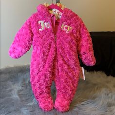 Super Cute For A Little Princess Juicy Couture Baby Clothes, Custom Baby Items, Luxury Baby Clothes, Chanel Heels, Baby Clothes Newborn, Baby Doll Nursery, I Want A Baby, Pregnancy Skincare, Juicy Couture Baby