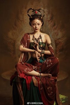 Woman Sitting, Buddha Art, High Fantasy, Buddhist Art, Chinese Culture, Asian Fashion, Asian Art, Chinese Style, Asian Beauty