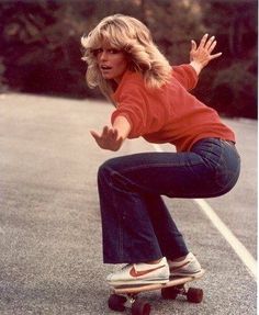 Skater girl -   Farrah Fawcett 70s Fashion Icons, 70s Style Icons, Style Année 80, Look 80s, Candice Bergen, Angela Lansbury, 80s Outfit, Lucille Ball