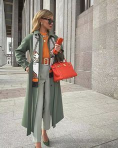 NYC Fall Outfits That Will Make Your Stand Our From A Crowd Cape Blazer, Blazer Outfit, Trendy Fall Outfits, Mode Inspiration, Winter Fashion Outfits, Fall Looks, Night Outfits, Elegant Outfit