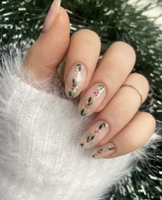 Decent Nail Art, Dark Green Winter Nails, Green Xmas Nails, Green Winter Nails, Green Christmas Nails, Nail Art Noel, Christmas Nail Art Ideas, Mickey Nails, Sassy Nails