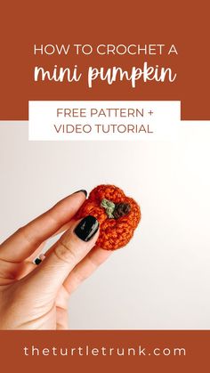 Photo shows a hand holding a mini crochet pumpkin. Mini Pumpkin crochet pattern by The Turtle Trunk. Geeky Crochet Patterns, Pumpkin Keychain, Pumpkin Crochet Pattern, Pumpkin Patterns Free, Fall And Halloween Decor, Fall Knitting Patterns, Pumpkin Crochet, Fall Decor Diy Crafts