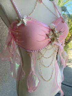 Pink Mermaid Bikini Top Seashell Bra Mermaidcore Summer Beach Outfit - Etsy Pink Mermaid Aesthetic Outfit, Pink Mermaid Costume, Pink Mermaid Top, Diy Mermaid Top, Pink Mermaid Bra, Mermaid Outfit Ideas, Mermaid Inspired Outfits, Mermaid Party Outfit, Diy Mermaid Costume