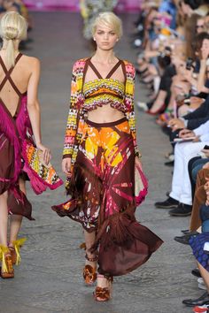 Missoni at Milan Spring 2012 1960s London, Cat Walk, Street Style Chic, Runway Pictures, Hippie Chic, Bohemian Chic, 70s Fashion, Fabric Samples