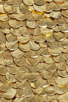 gold coins are arranged on top of each other in this close up photo, which is very similar to the real thing