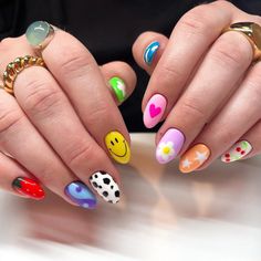 Creative nail art designs for expressing style and creativity on your fingertips. Bow Nail Art, Summer Gel Nails, Estilo Hippie, Best Nail Art Designs, Funky Nails, Pretty Acrylic Nails, Creative Nails