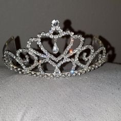 Silver Crown Tiara, Quince Jewelry, Small Tiara, Quince Crown, Tiara For Wedding, Homecoming 2024, Kiki Dress, Black Mermaid Dress, Quinceanera Tiaras