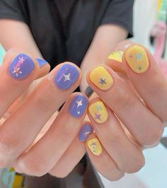 Short Gel Nails Korean, Nail Idea Purple, Easy Purple Nails, Nail Ideas Kawaii, Pretty Gel Nail Designs, Cute Dip Nails Ideas, Purple Yellow Nails, Primary Color Nails, Purple And Yellow Nails