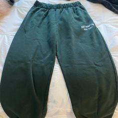 Forest Green Nwot, Open To Trade Bundle For Discounts Dark Green Sweatpants, Brandy Melville Sweatpants, Clothing Board, Green Sweatpants, Tropical Outfit, Brandy Melville Pants, Champion Sweatpants, Cute Preppy Outfits, Boxing Workout