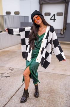 LALA ORIGINAL DESIGN: Love You Oversized Checkerboard Cardigan in Blac – Dressed In LALA Casual Oversized Plaid Cardigan, Oversized Casual Plaid Cardigan, Oversized Plaid Casual Cardigan, Checkerboard Cardigan, Dressed In Lala, Looks Black, Festival Looks