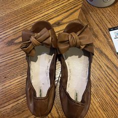 VINTAGE Brown leather MIU MIU ballet flats with bow detail , IT 38, US 8.5  
OPEN TO OFFERS!!

#miumiu
#repetto
#balletflats
#kittenheels
#designer Miu Miu Ballet, Miu Miu Ballet Flats, Bow Detail, Vintage Brown, Miu Miu, Ballet Flats, Ballet Shoes, Kitten Heels, Brown Leather