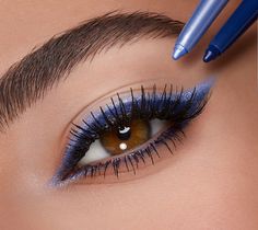 Blue Eyeliner Makeup, Blue Eyeliner, Eye Makeup Steps, Eye Makeup Designs, Makeup Eye Looks, Eye Makeup Art