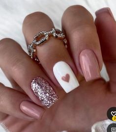 Valentines Nail Art Designs, Unghie Sfumate, Manicure Colors, Valentine Nail Art, February Nails, Nail Designs Valentines, Dipped Nails, Heart Nails, Fancy Nails