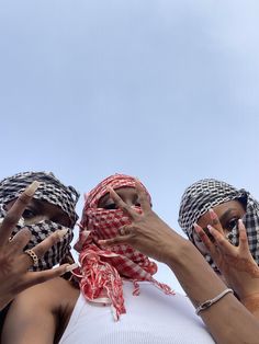 black woman in the dessert wearing scarf in dubai Habibi Come To Dubai, Dessert Outfit, Dubai Dessert, Welcome To Dubai, Desert Outfit, Egypt Aesthetic, Studera Motivation, Dubai Women, Desert Photoshoot