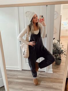 Fall Onesie Outfit, Slipper Outfit Casual, Romper And Sweater Outfits, Outfits With Platform Tasman Uggs, Fall Outfit Jumpsuit, Oversized Jumper Outfit Winter, Oversized Jumpsuit Outfit Winter, Chic Camping Outfits, Overalls With Sweatshirt