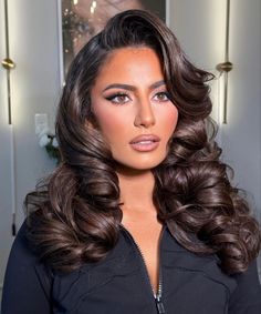 Makeup Photography Ideas, Makeup Ideas Brown, Layered Side Part, Side Part Hairstyle, Hollywood Glam Hair, Glam Hairstyles, Blowout Curls, Bombshell Curls, Roller Curls