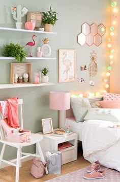 Tendance déco Urban Garden - Graine de star | Maisons du Monde Cozy Teen Bedroom, Zimmer Diy, Tropical Bedrooms, Teen Girl Bedroom, Versace Home, Trendy Bedroom, Teen Bedroom Decor