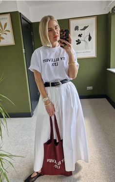 White Skirt Oversized Shirt, White Midi Skirt Outfit Aesthetic, Wide-leg White Maxi Skirt, Chic Voluminous White Skirt, Long White Skirt Outfit Summer Aesthetic, Outfit Mujer, Maxi Skirt Outfits, Tshirt Outfits